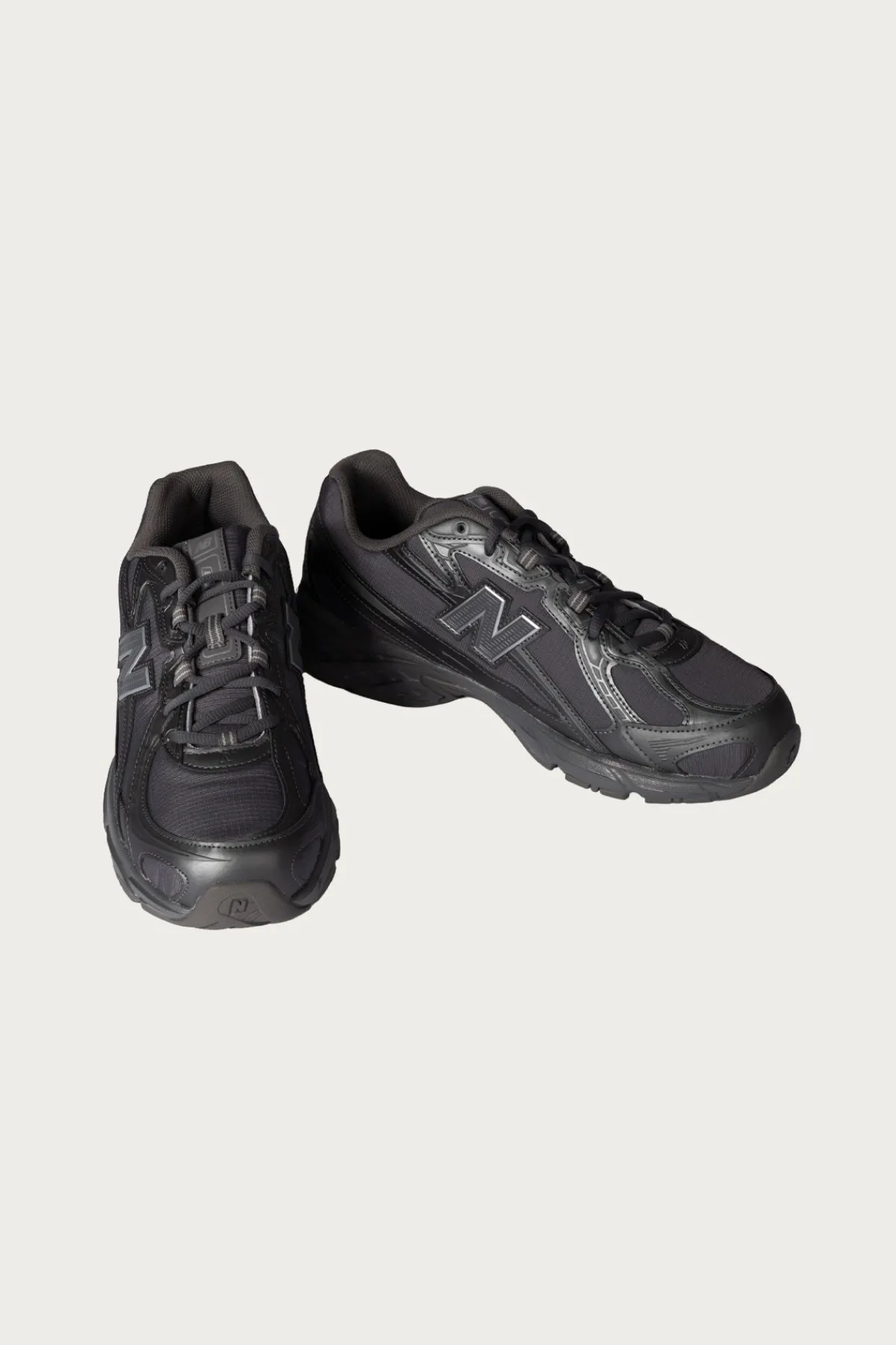 New Balance 740 - Castlerock/Silver Metallic< Footwear