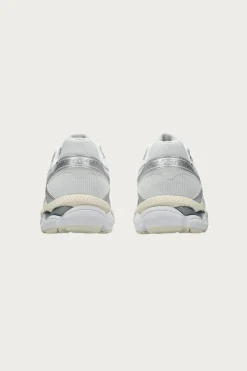 ASICS Gel-Cumulus 16 - White/White< Footwear
