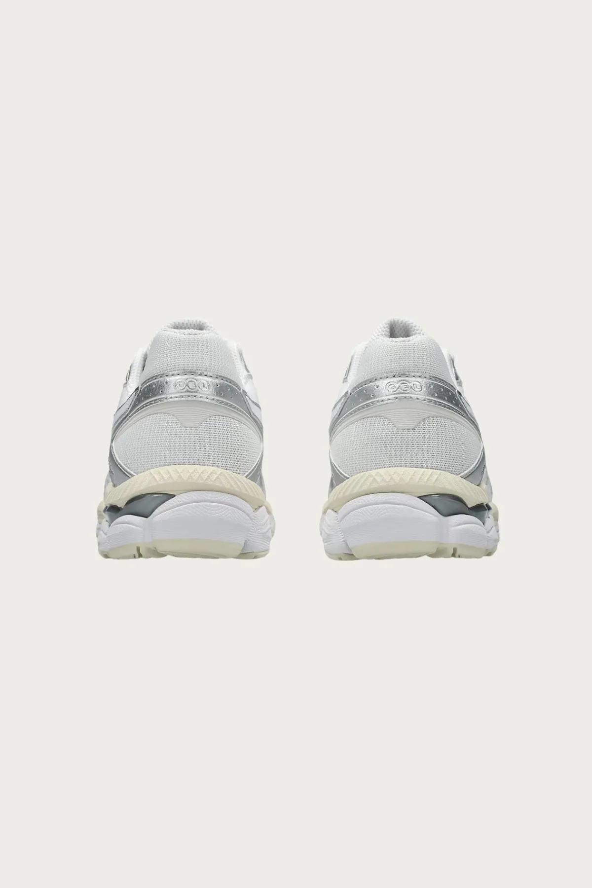 ASICS Gel-Cumulus 16 - White/White< Footwear
