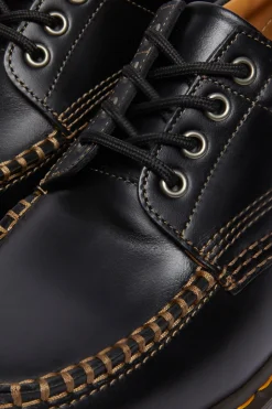 Dr. Martens Lowell - Analine Black< Footwear