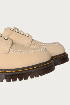 Dr. Martens Lowell - Buttersoft Light Tan< Footwear