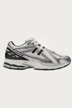 New Balance 1906R - Silver Metallic/Black/Sea Salt< Footwear