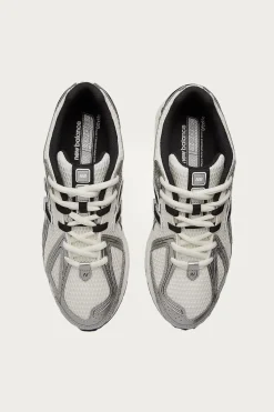 New Balance 1906R - Silver Metallic/Black/Sea Salt< Footwear