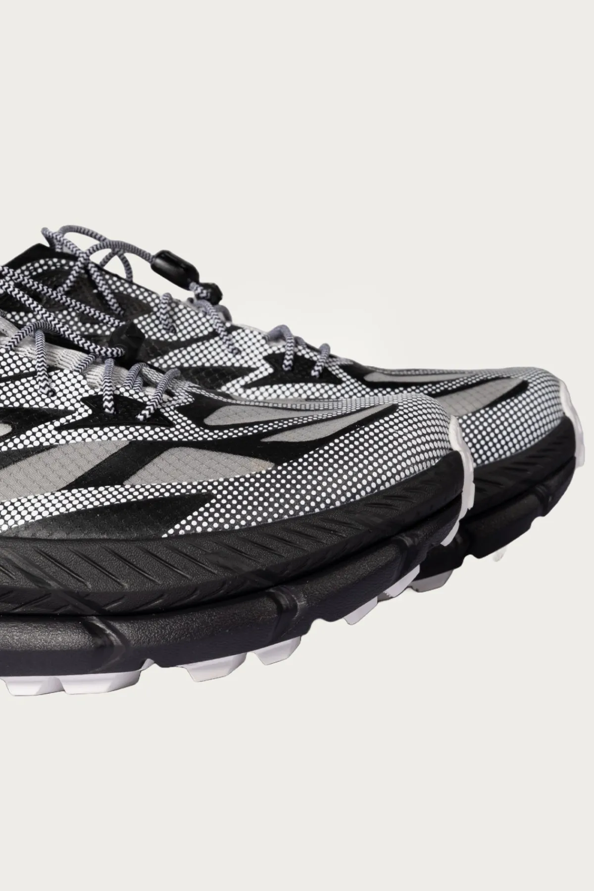 HOKA U Mafate Speed 4 Lite TS - Black/White< Footwear