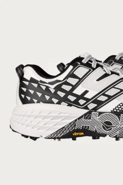 HOKA U Speedgoat 2 - Black/Frost< Footwear