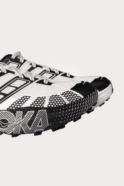 HOKA U Speedgoat 2 - Black/Frost< Footwear