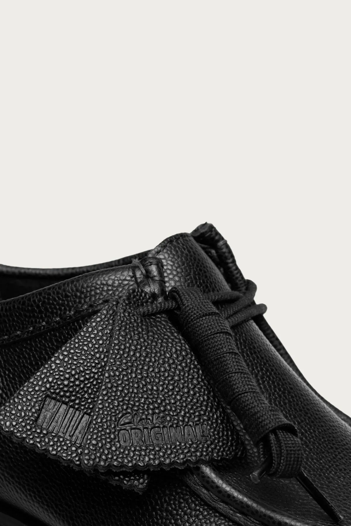 Clarks Walla Yukoner - Black Scotch Grain< Footwear