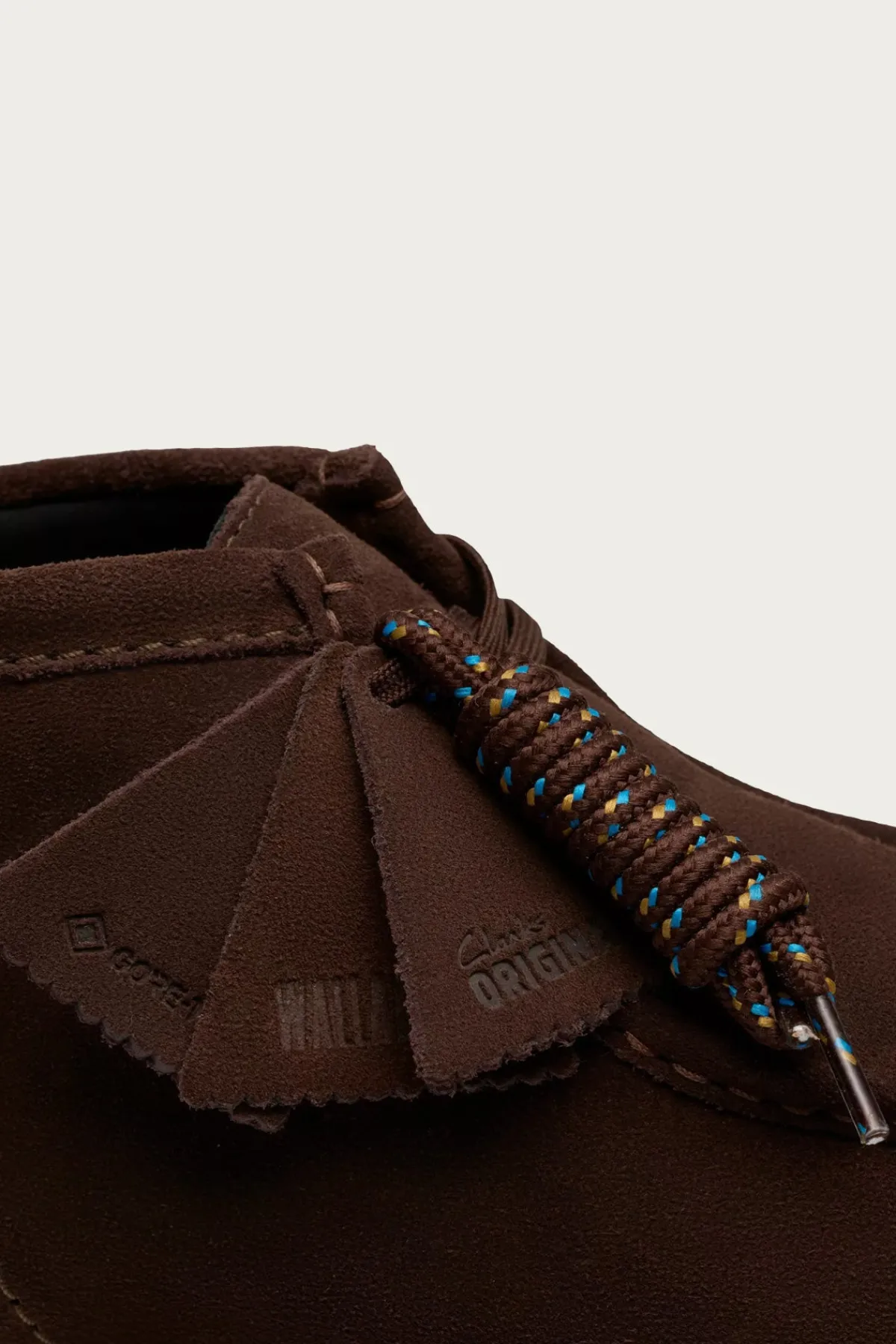 Clarks Wallabee Boot Goretex - Dark Brown Suede< Footwear